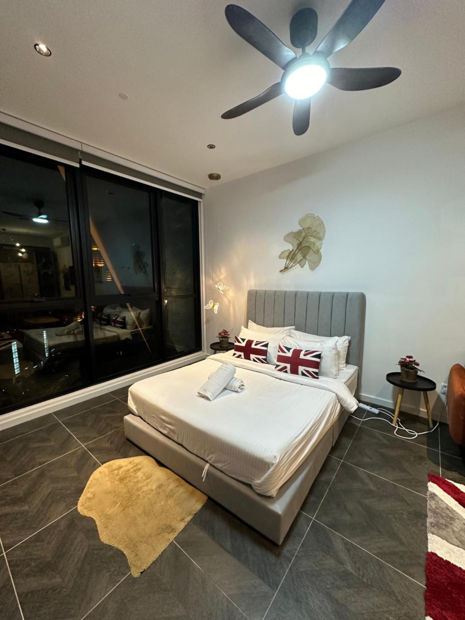 Scarletz Suites Klcc By Aura Kuala Lumpur Exterior photo